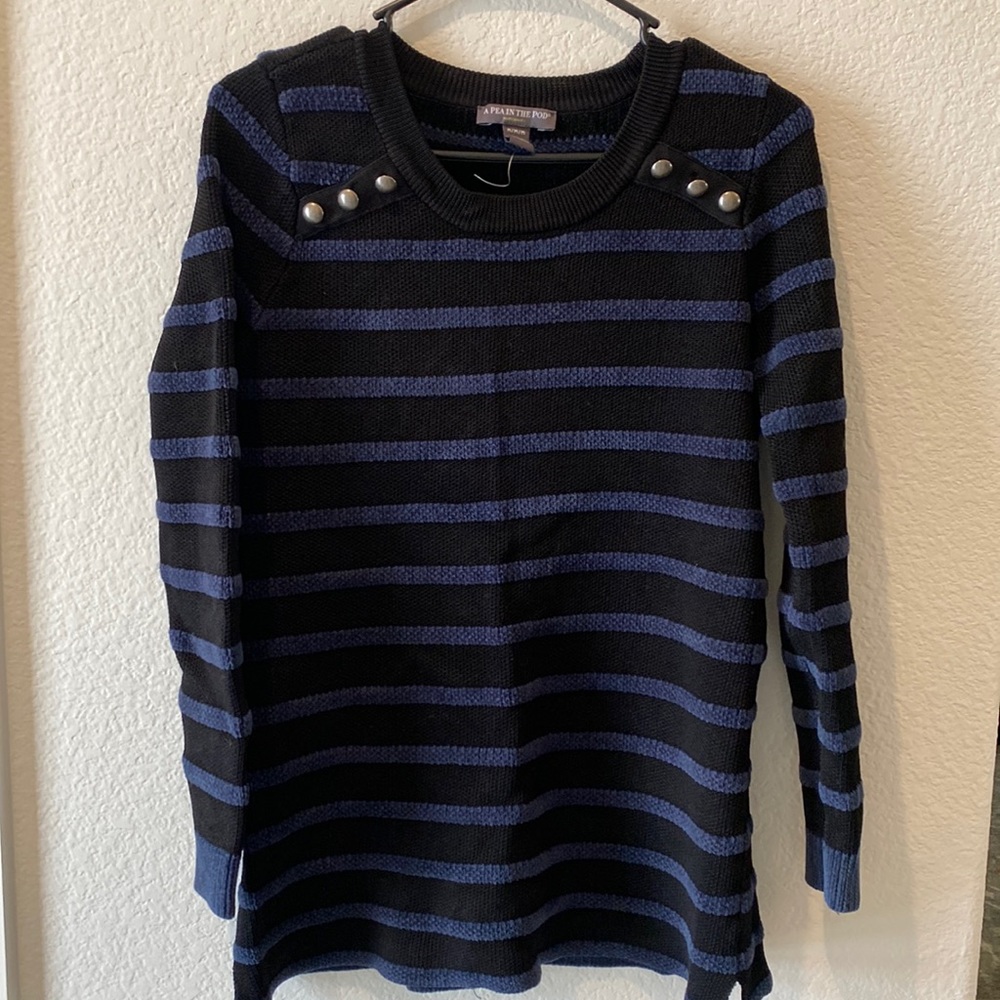 A Pea in the Pod maternity sweater